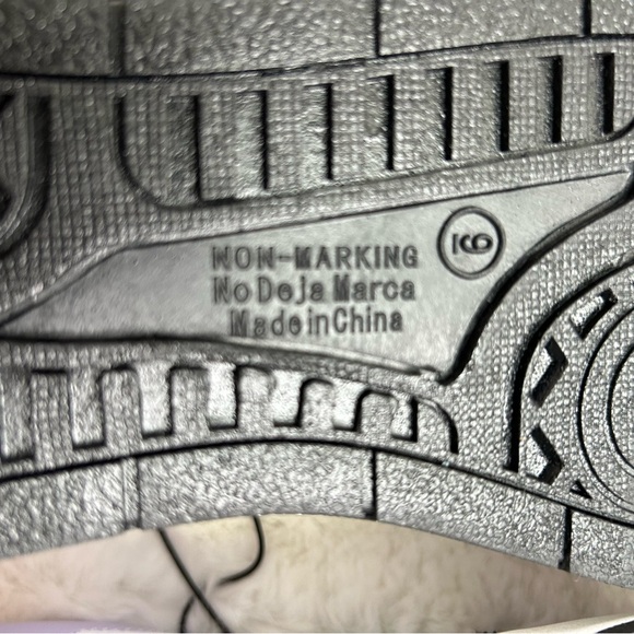 HELLO KITTY by Sanrio Women’s Casual Court Sneakers White/Blk/Purple Sparkle 9 - Picture 14 of 15